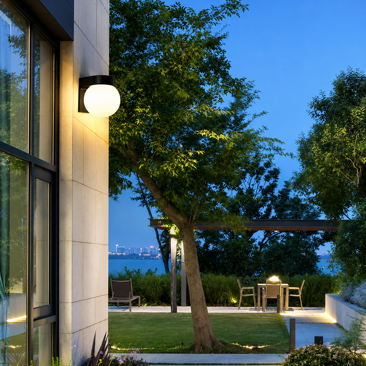 HaloSphere Outdoor Wall Light