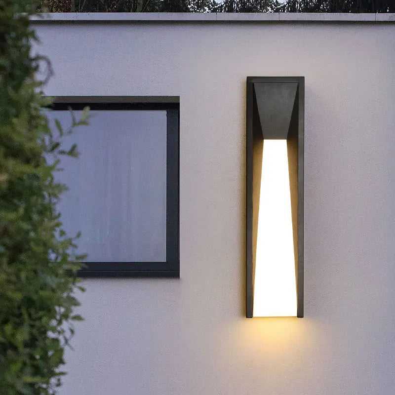 Obsidian Beam Outdoor Wall Light – Modern Architectural Lighting